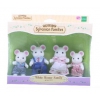 Игровой набор Sylvanian Families "Семья Белых Мышей" текстиль/ПВХ/пластмасса (от 4 лет) (3111)